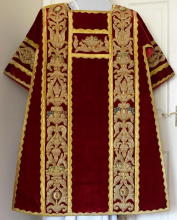 Red Antique Roman High Mass Set of Vestments 8682
